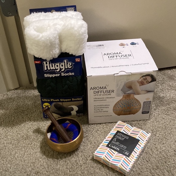 BUNDLE: Aroma Diffuser Humidifier, Stress Relief Cards, Cozy Socks, Singing Bowl - Picture 2 of 10